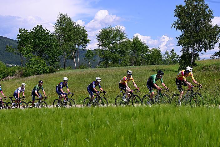 Das Peloton mit Colin Chris Stüssi (SUI, Team Vorarlberg) 3. Etappe Bad Schallerbach - Aigen - Schlägl, 15. Int. Raiffeisen OÖ-Radrundfahrt UCI Kat. 2.2
