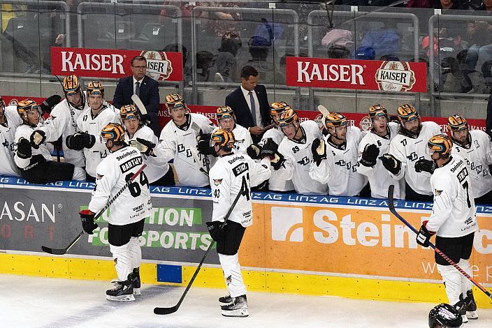 Die Steinbach Black Wings Linz feiern das Tor zum 1 zum 0 durch Michael Haga (Steinbach Black Wings Linz), Steinbach Black Wings Linz vs Eisbären Berlin,  WIn2day ICE Hockey League