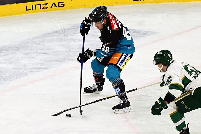 Yohann Aumtu (Steinbach Black Wings Linz), Marek Hudec (FTC-Telekom), 45. Runde ICE, Steinbach Black Wings Linz vs FTC-Telekom, Linz AG Eisarena 