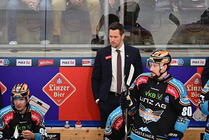 Head Coach Philipp Lukas (Steinbach Black Wings Linz) Win2Day ICE Hockey League,  5. Viertelfinale, Steinbach Black Wings Linz vs Moser Medical Graz 99ers,  Linz AG Eisarena 