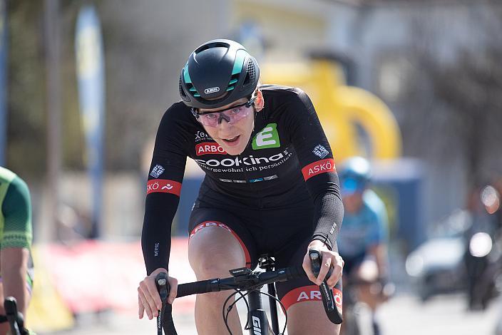Siegerin Petra Zsanko (HUN, Team Cookina ARBÖ ASKÖ Graz RLM Stmk) Damen Elite, U23, Radliga, 61. Radsaison-Eröffnungsrennen Leonding, Oberösterreich 