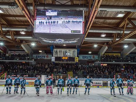 Linz feiert den Sieg,  EHC Liwest Black Wings Linz vs HC Orli Znojmo