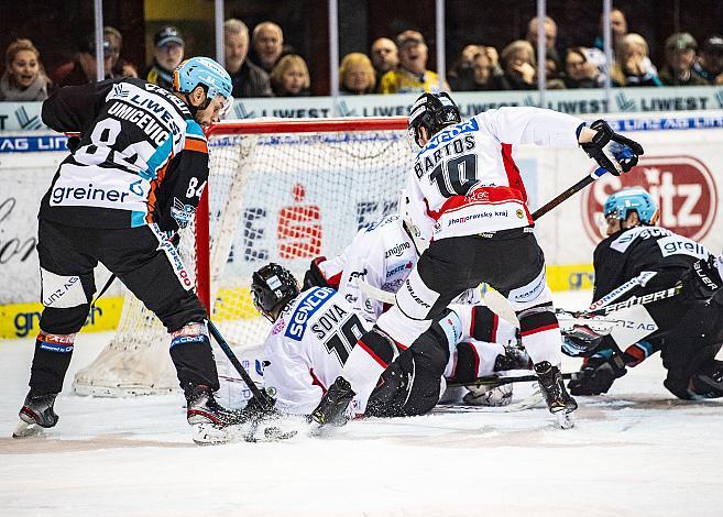 Im Bild: Dragan Umicevic (EHC Liwest Black Wings Linz), Tormann Dominik Groh (HC Orli Znojmo), David Bartos (HC Orli Znojmo), Ales Sova (HC Orli Znojmo), Eishockey,  EHC Liwest Black Wings Linz vs HC Orli Znojmo