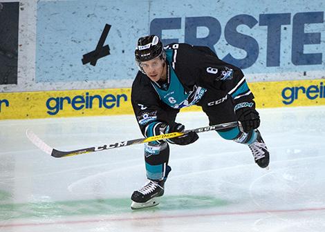 Jonathan D Aversa (EHC Liwest Black Wings Linz)  EHC Liwest Black Wings Linz  vs Straubing Tigers