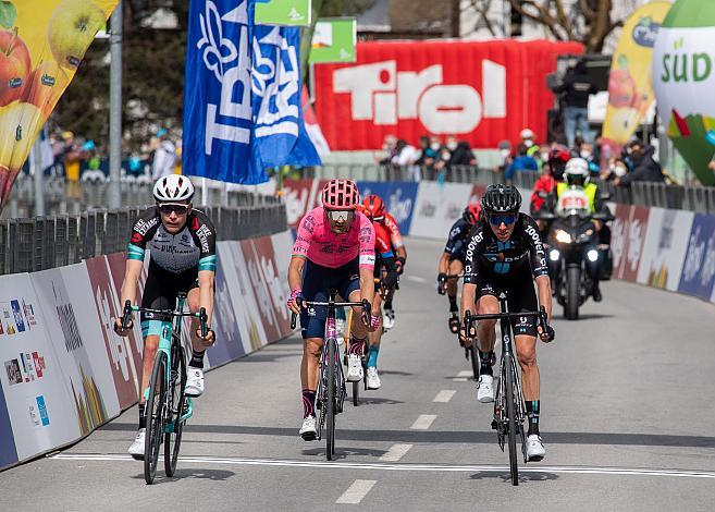 v.l. Nick Schultz (AUS, Team BikeExchange), Ruben Guerreiro (POR, Team EF Education - Nippo), Romain Bardet (FRA, Team DSM), 44th Tour of the Alps, 2. Etappe Innsbruck Feichten im Kaunertal 121,5km, UCI Pro Series