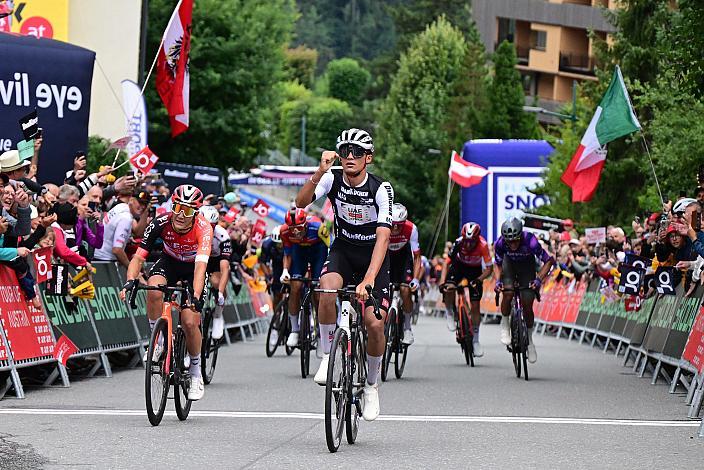 Etappensieger Isaac Del Toro (MEX, UAE Team Emirates - XRG), 2. Andrew August (USA, INEOS Grenadiers), 3. Hector Alvarez (SPA, LIDL-TREK), 2. Etappe Bischofshofen - St. Johann - Alpendorf,  Tour of Austria, Steyr Austria