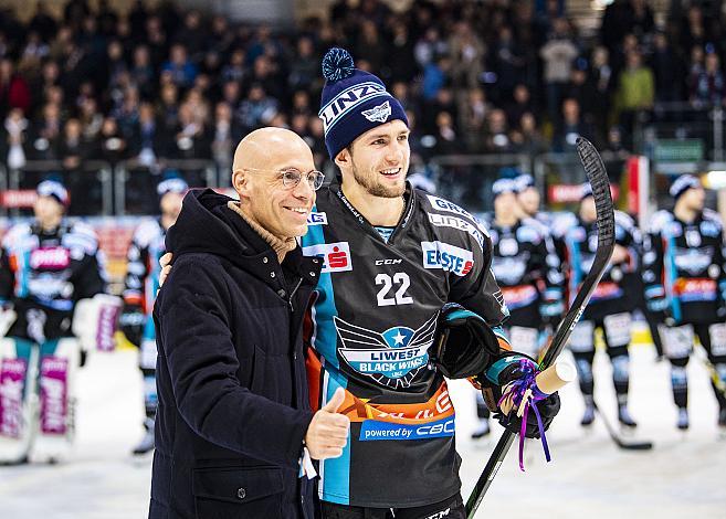 Im Bild:  Spieler des Abends Hunter Fejes (EHC Liwest Black Wings Linz), Eishockey,  EHC Liwest Black Wings Linz vs Spusu Vienna Capitals