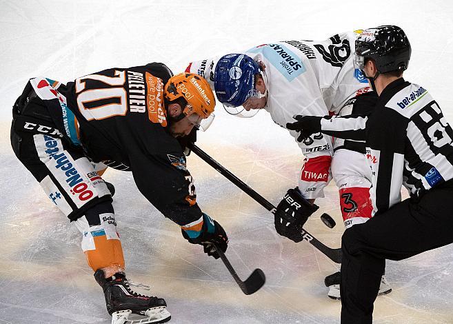 Will Pelletier (Steinbach Black Wings 1992), Braden Dean Christoffer (HC Tiwag Innsbruck - Die Haie) Steinbach Black Wings 1992 vs HC TWK Innsbruck, Qualifikationsrunde, Eishockey, Bet at Home ICE Hockey League
