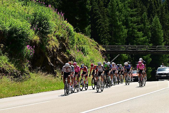  Das Peloton am Felbertauern 3. Etappe von Lienz nach St. Johann Alpendorf, 188km, Tour of Austria