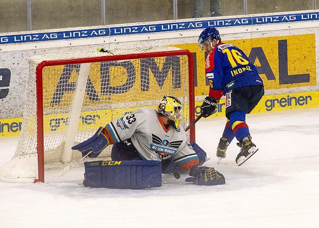 Tormann Luca Gracnar (Black Wings Linz) klärt gegen Miroslav Indrak (CEZ Motor Ceske Budejovice) Black Wings Linz,  Eishockey, Testspiel