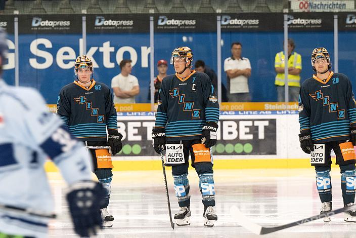Lorenz Lindner (Steinbach Black Wings Linz), Brian Lebler (Steinbach Black Wings Linz), Kilian Rappold (Steinbach Black Wings Linz) Testspiel Steinbach Black Wings Linz vs Straubing Tigers, Linz AG Eisarena, pre season 