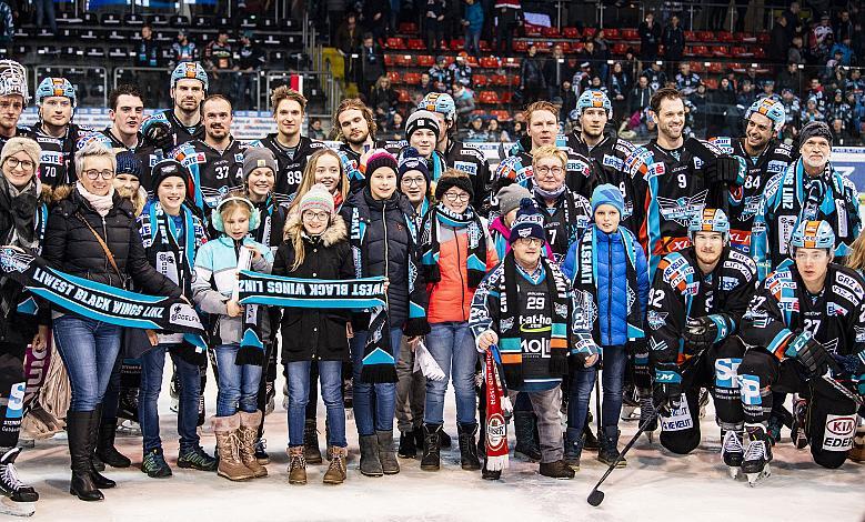 Im Bild:  BWL und Feuerwehr, Eishockey,  EHC Liwest Black Wings Linz vs Spusu Vienna Capitals