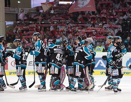 Linz feiert, EHC Liwest Black Wings Linz vs HC Orli Znojmo, 4. Semifinale