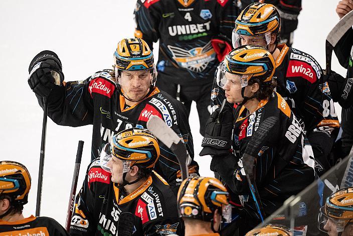 Brian Lebler (Steinbach Black Wings Linz), Niklas Bretschneider (Steinbach Black Wings Linz) Steinbach Black Wings Linz vs EC KAC, 50. Runde ICE Hockey League, Steinbach Black Wings Linz, Linz AG Eisarena 