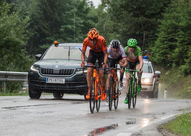 Felix Grossschartner (AUT, Team CCC Sprandi Polkowice), Matthias Krizek (AUT, Tirol Cycling Team), Dominik Hrinkow (AUT, Hrinkow Advarics Cycleang Team) im Regen im Anstieg Dimbach, Rad Staatsmeisterschaft, Elite Herren, Grein an der Donau