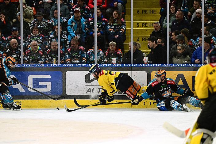 Shawn St.Amant (Steinbach Black Wings Linz), Zane Franklin (spusu Vienna Capitals), Logan Roe (Steinbach Black Wings Linz),  Win2Day ICE Hockey League,  Steinbach Black Wings Linz vs Spusu Vienna Capitals,  Linz AG Eisarena 