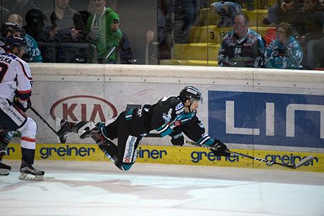Laurens Ober (EHC Liwest Black Wings Linz) EHC Liwest Black Wings Linz vs KHL Medvescak Zagreb