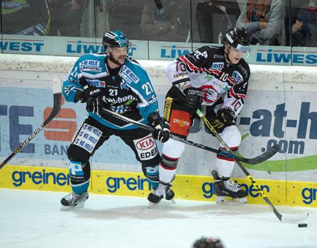 Bernhard Fechtig (EHC Liwest Black Wings Linz) und David Bartos (HC Orli Znojmo), EHC Liwest Black Wings Linz vs HC Orli Znojmo