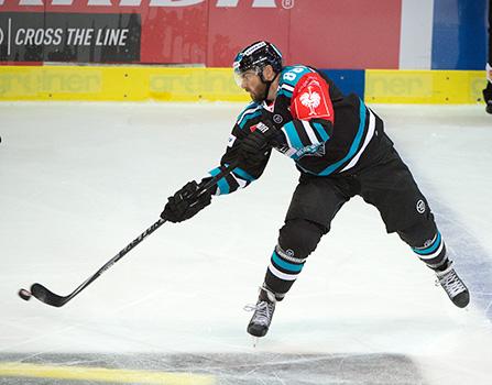 Dan DaSilva (EHC Liwest Black Wings Linz, #88), EHC Liwest Black Wings Linz vs TPS Turku 