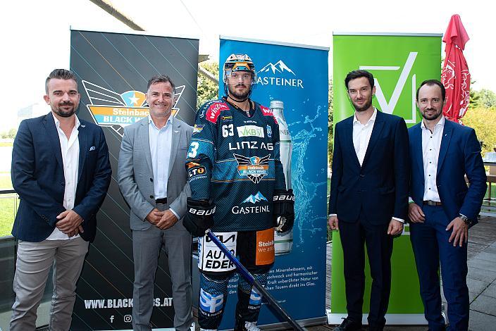v.l. Vize Präsident Christoph Heindl (Steinbach Black Wings Linz), Präsident Peter Nader (Steinbach Black Wings Linz), Andreas Kristler (Steinbach Black Wings Linz), Walter Scherb (Fa. Spitz), Mag. Markus Auer (VKB Bank), Pressekonferenz Steinbach Black Wings Linz, Linz AG Eisarena