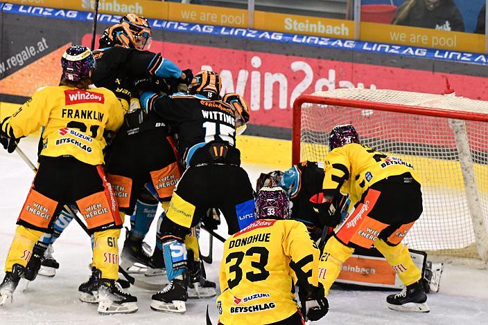  Win2Day ICE Hockey League,  Steinbach Black Wings Linz vs Spusu Vienna Capitals,  Linz AG Eisarena 