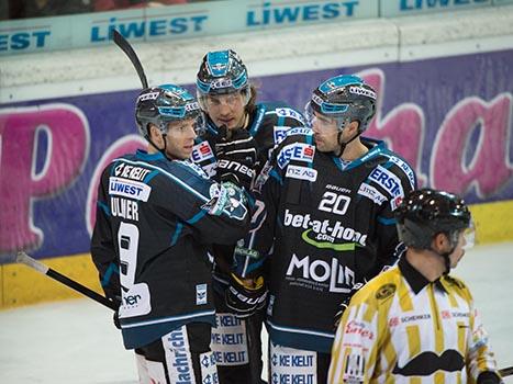 Brian Lebler, Jason Ulmer und Brad Moran,Linz EHC Liwest Black Wings Linz vs Fehervar AV19