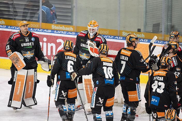 Das Team der Steinbach Black Wings Linz Steinbach Black Wings Linz vs HC TIWAG Innsbruck - Die Haie. Runde 35, ICE Hockey League, Steinbach Black Wings Linz, Linz AG Eisarena 