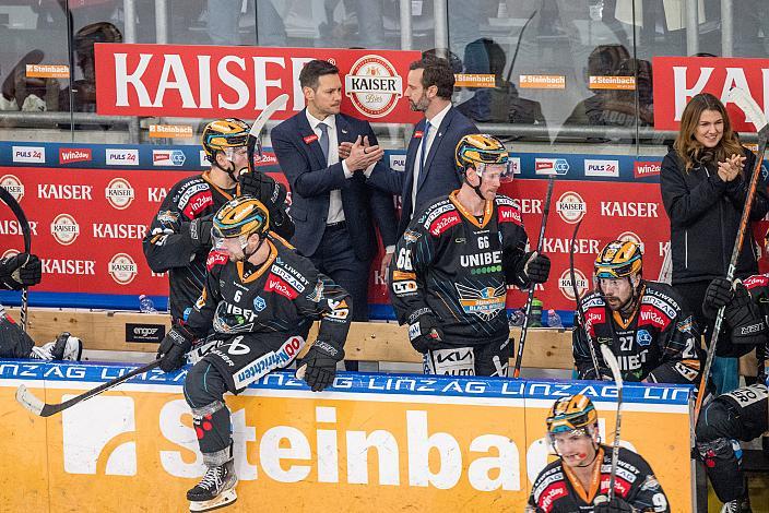 Head Coach Philipp Lukas (Steinbach Black Wings Linz), Assistant Coach und Tormann Trainer Jürgen Penker (Steinbach Black Wings Linz), Steinbach Black Wings Linz vs HCB Südtirol Alperia, Viertelfinale, 2. Runde ICE Hockey League, Steinbach Black Wings Linz, Linz AG Eisarena 