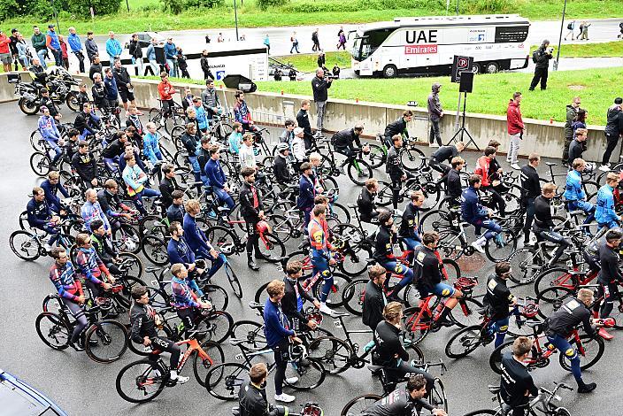 das Peloton trauert um Andre Drege (NOR, Team Coop - Repsol) 73. Tour of Austria, ME 2.1 5 Etappe  Kufstein, Patscherkofel Kondulenzfahrt