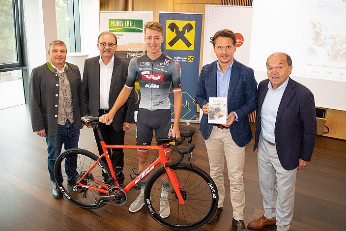 v.l. Johann Holzmann (Bgm. Königswiesen), Florian Kierner (AUT, Tirol KTM Cycling Team), Andreas Winkelhofer (Geschäftsführer OÖ Tourismus), Paul Resch (Präsident LRV Oberösterreich)  2. Mühlviertel Hügelwelt Classic, ÖRV RadLiga, Radsport, Radliga, ÖRV, Herren Elite,