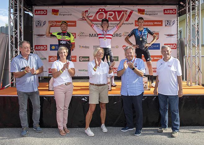 Die Preisträger im Herrenrennen v.l. 2. Daniel Federspiel (AUT, Team Vorarlberg Santic), Staatsmeister Valentin Götzinger (AUT, Team WSA Graz ARBOE), 3. Platz Michael Gogl (AUT, NTT Pro Cycling), Ehrengäste, Bgm. Ingrid Salamon Mattersburg, Dir. Harald Mayer, (ÖRV Präsident), LRV Burgenland Präsident Edmund Berlakovich,  ÖSTM Strasse Mattersburg, Österreichische Staatsmeisterschaft U23, Elite Damen und Herren