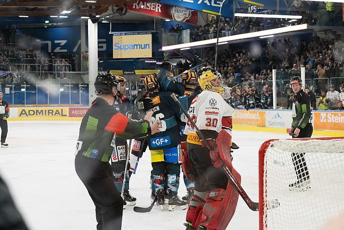 Die Steinbach Black Wings Linz feiern das Tor zum 4 zu 2, Steinbach Black Wings Linz vs Bemer Pioneers Vorarlberg, Linz AG Eisarena 