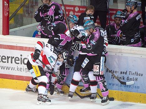 Duell an der Bande,  EHC Liwest Black Wings Linz vs HC Orli Znojmo