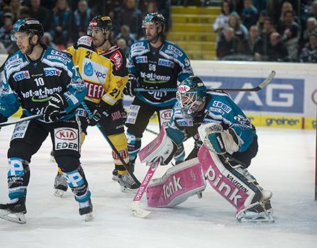 Michael Ouzas (EHC Liwest Black Wings Linz), EHC Liwest Black Wings Linz vs UPC Vienna Capitals