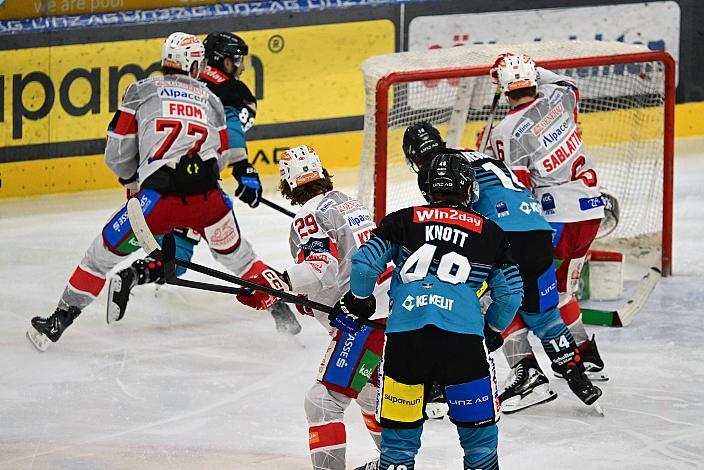 Graham Knott (Steinbach Black Wings Linz), Henrik Neubauer (Steinbach Black Wings Linz), vor Tormann Sebastian Dahm (EC KAC), 41. Runde ICE, Steinbach Black Wings Linz vs EC KAC, Linz AG Eisarena 