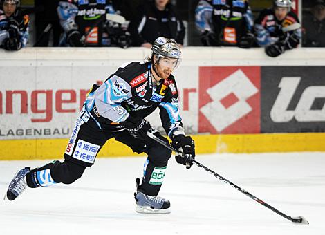 Aaron MacKenzie Liwest Black Wings Linz vs. EC Rekord Fenster VSV