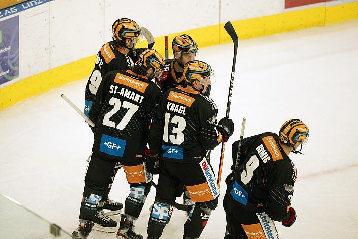 Die Steinbach Black Wings Linz feiern das Tor zum 2 zu. 2, Steinbach Black Wings Linz vs Pioneers Vorarlberg, 13. Runde ICE Hockey League, Steinbach Black Wings Linz, Linz AG Eisarena 