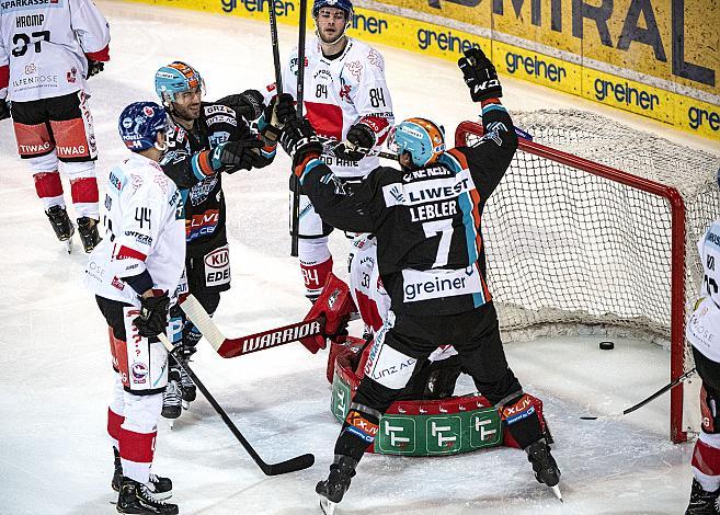 Im Bild: Brian Lebler (EHC Liwest Black Wings Linz) feiert das 1 zu 0, Eishockey,  EHC Liwest Black Wings Linz vs HC TWK Innsbruck â€žDie Haieâ€œ