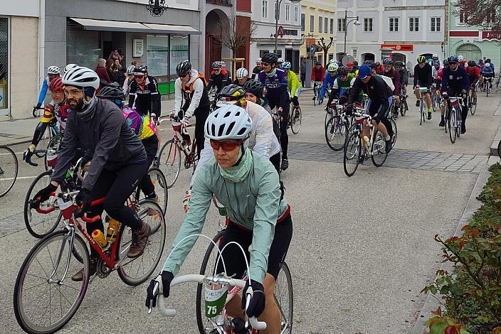 Start zur 10. Kirschblüten Radklassik, Rad Klassik, Oldtimer, Vintage, Stahlrad, Radsport, Eferding, Oberösterreich