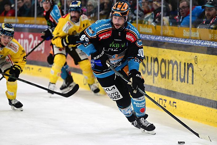 Julian Pusnik (Steinbach Black Wings Linz)  Win2Day ICE Hockey League,  Steinbach Black Wings Linz vs Spusu Vienna Capitals,  Linz AG Eisarena 