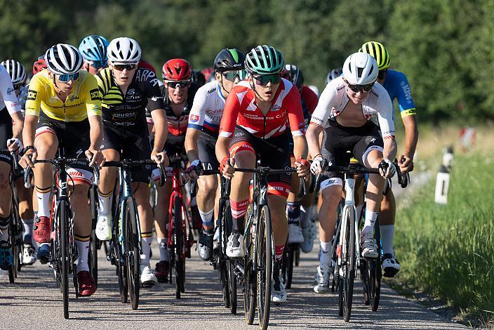 Das Peleton mit Benjamin Eckerstorfer (AUT, Team Österreich) am Mistelbacher Berg,  Int. "Keine Sorgen" Junioren Rundfahrt UCI Kat. 2.1 MJ
