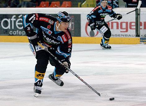 #15 Matthias Iberer, Stuermer, EHC Liwest Black Wings Linz 