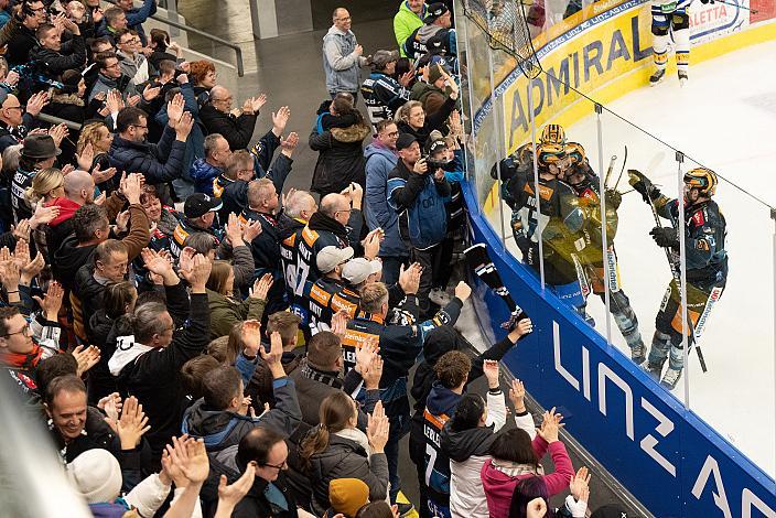 Die Steinbach Black Wings Linz feiern das Tor zum 2 zu 1, Steinbach Black Wings Linz vs EC iDM Wärmepumpen VSV, Linz AG Eisarena