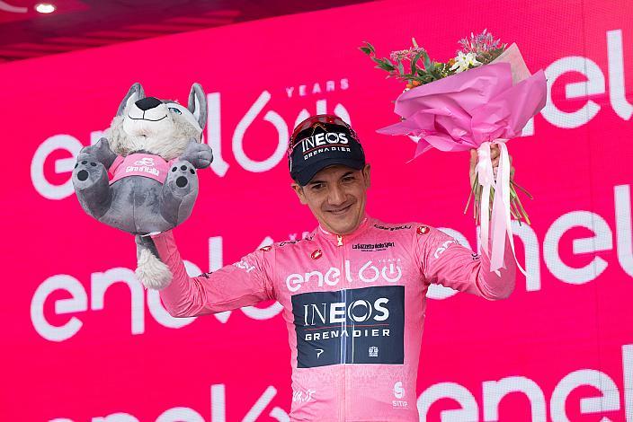 Richard Carapaz (ECU, Ineos Grenadiers) im Rossa Trikot des Gesamtführenden Stage 17 Ponte di Legno - Lavarone, 105. Giro d Italia, UCI Worl Tour