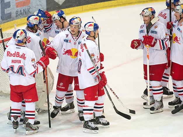 Salzburg feiert den Sieg, EC Red Bull Salzburg vs HCB Suedtirol, Halbfinale, 3. Finale, Play-Offs 
