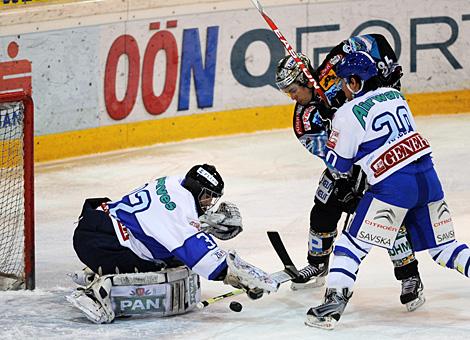 Martin Mairitsch Liwest Black Wings Linz vs. Wacey Rabbit und Tormann Gasper Kroselj, KHL Medvescak Zagreb