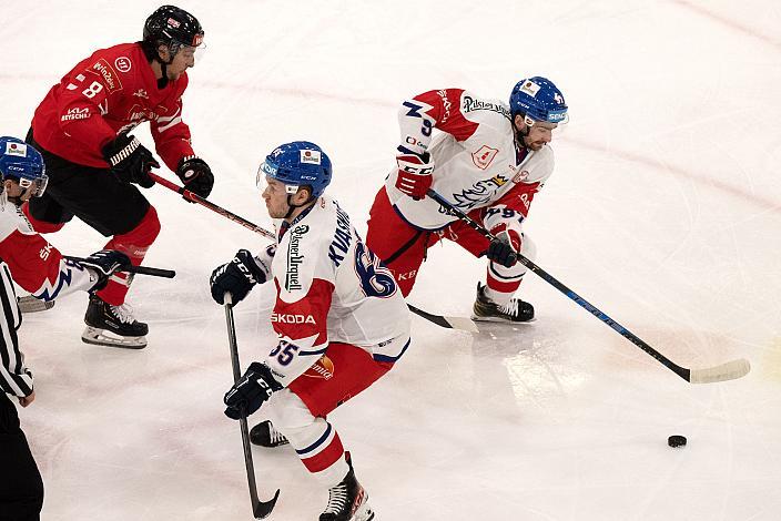 Stürmer Lukas Bär (AUT), Lukas Kanak (CZE) Österreich vs Tschechische Republik, Eishockey Nationalteam, Testspiel Linz, Oberösterreich 
