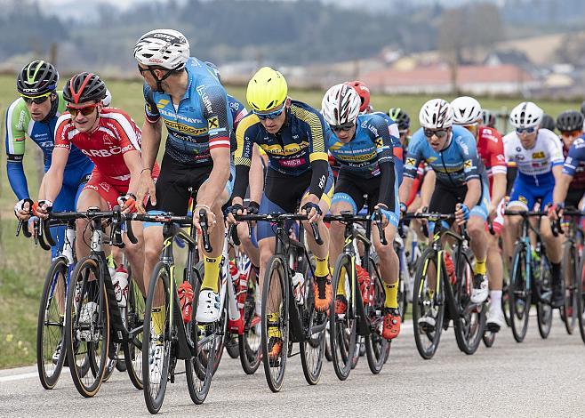 das Feld Thomas Umhaller (AUT, SPORT.LAND. NiederÃ¶sterreich Selle SMP - St. Rich) 58. Internationales Kirschbluetenrennen, Wels