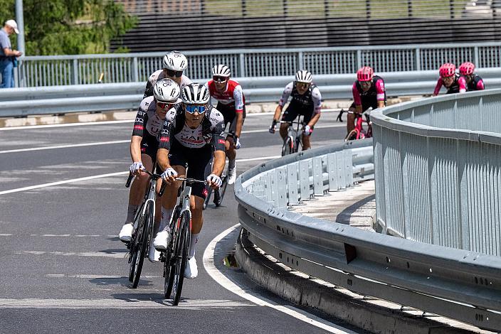 Das Peloton in der Abfahrt vom Furkajoch, Team UAE Team Emirates - XRG, 5. Etappe Feldkirch - Feldkirch,  Tour of Austria