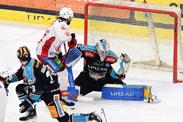Semifinale 2, Win2Day ICE Hockey League, 2. Semifinale, Steinbach Black Wings Linz vs EC KAC,  Linz AGTormann Rasmus Tirronen (Steinbach Black Wings Linz) klärt vor Simeon Schwinger (EC KAC),  Eisarena 